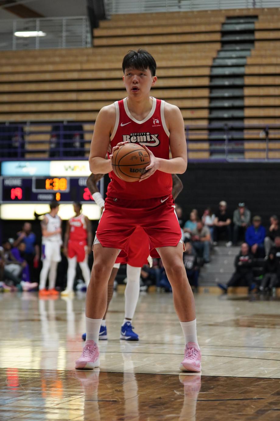 九游会官网-杨瀚森15+9+5 撕裂之城混音险胜山谷太阳