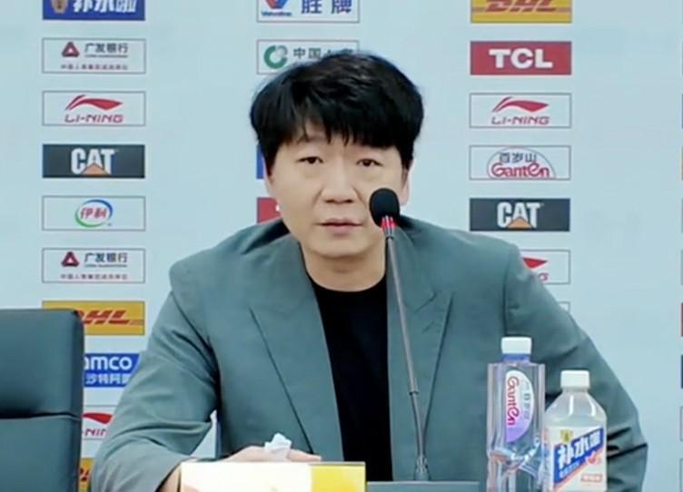 九游会登录入口-邱彪：高压比赛的处理球还需加强，比赛没打好教练负第一责任